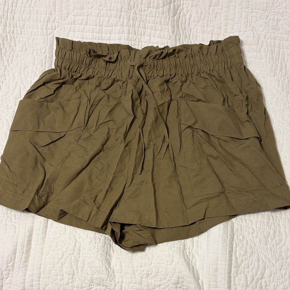 Zara Women's Olive Cargo Shorts